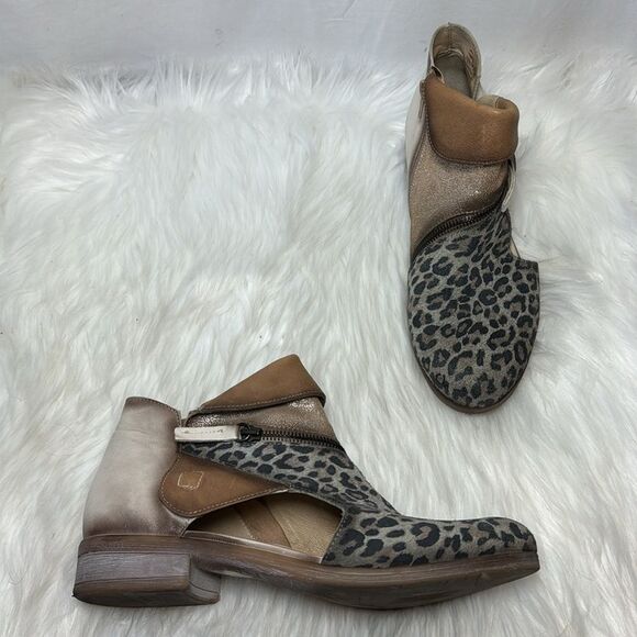 Unity In Diversity White Leopard Leather Side Zip Booties Sz 40/US 9 - Picture 2 of 7